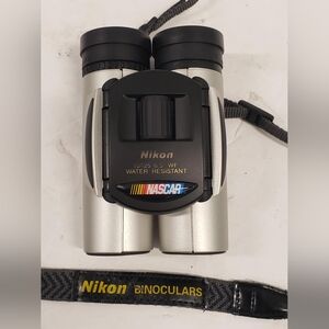 NIKON NASCAR Officially Licensed SPORTSTAR Binoculars 10 X 20‎